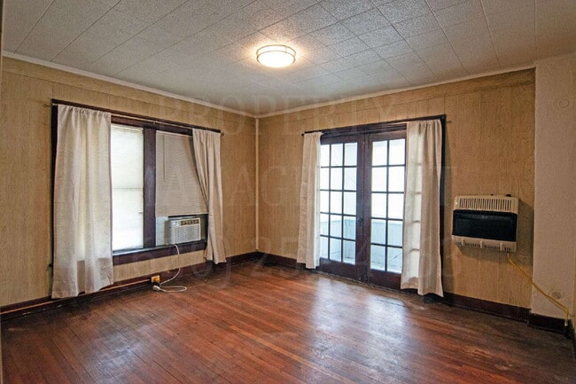 Building Photo - Studio Apartment Unit Apt. #06