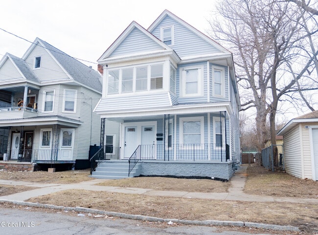 Building Photo - 418 3rd St Unit 2 Fl