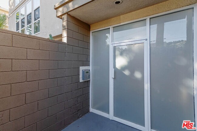 Photo - 1833 Normandie Ave Unidad 204