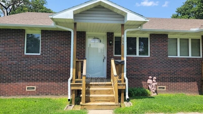 Building Photo - 109 E Kansas St Unit 109 E. Kansas Apt. A