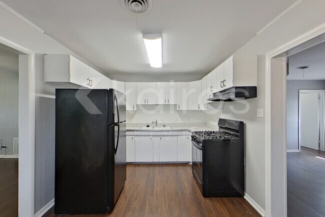Photo - 5117 SW 16th Ave