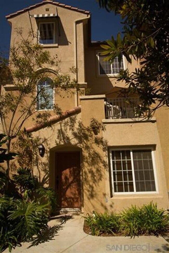 Photo - Modern Tri-Level Townhome – Bright, Spacio...