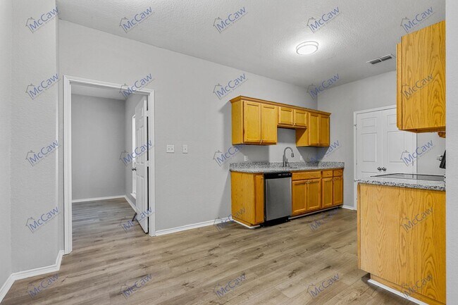 Photo - Fresh 3/2 Duplex in Weatherford!