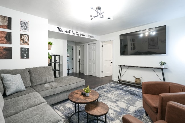 Photo - 2102 Scovel St