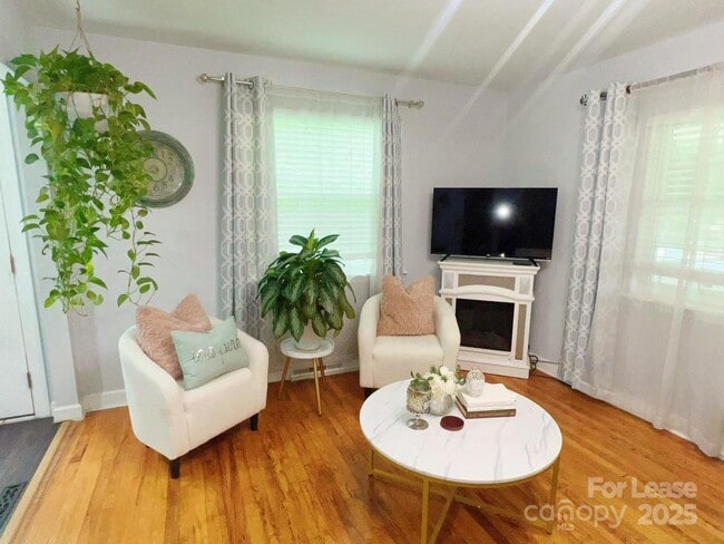 Photo - 7471 Lakehaven Dr