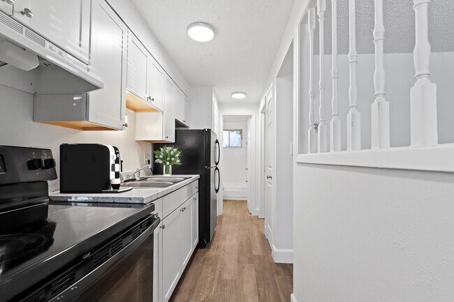 Photo - Candlewood Apartments