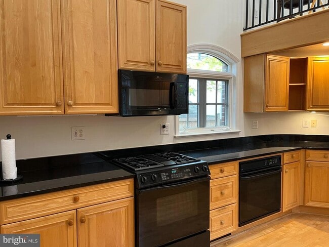 Photo - 8904 Grant St