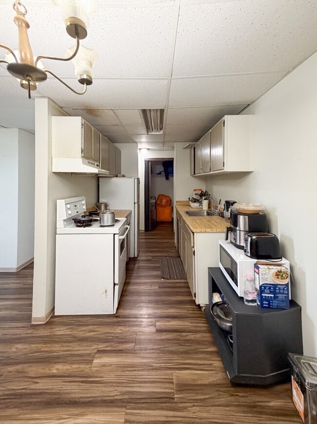 Building Photo - 571 Shuswap St S Unit 203