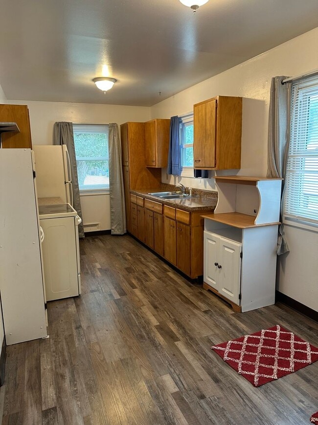 Photo - 3 Bed/ 1 Bath Centrally Located House