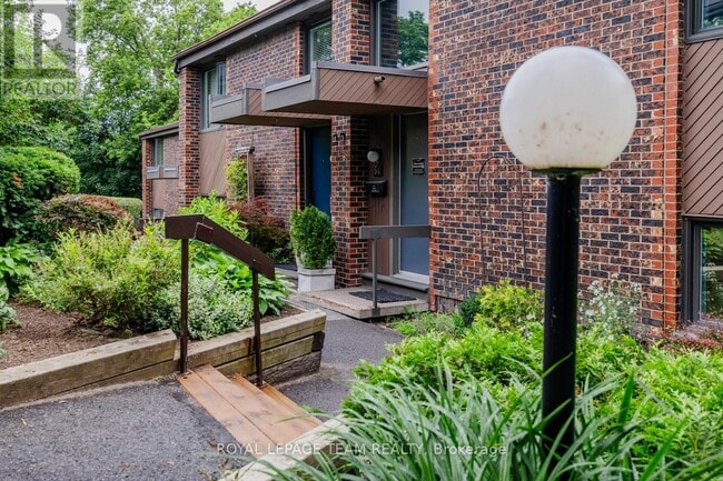 Photo - 121 Buell St