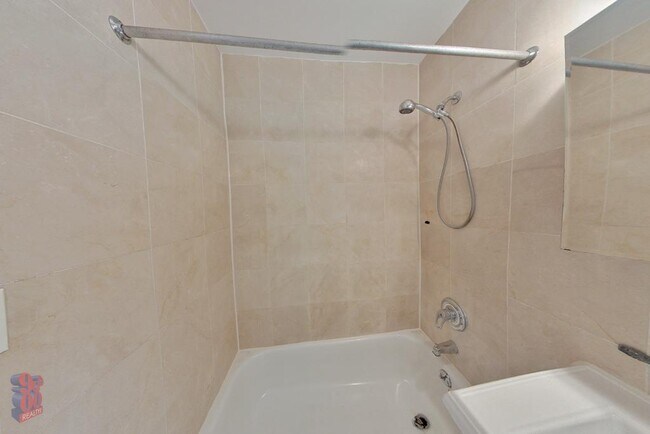 Photo - 340 E 18th St Unit 5A