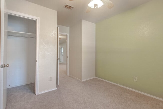 Photo - 504 Brockett St