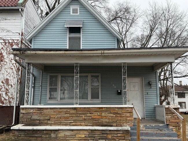 Building Photo - 607 Hazel-