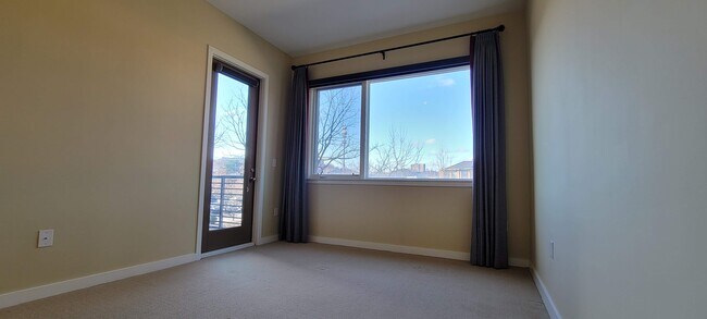 Photo - 200 Manufacturers Rd Unidad 236