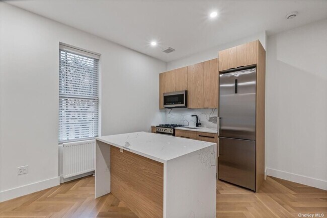 Photo - 75-01 61st St