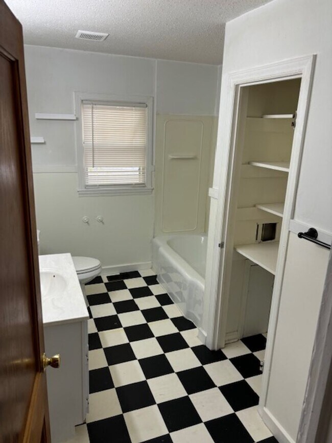 Photo - 621-623 N Pleasant St Unit 623 N Pleasant St