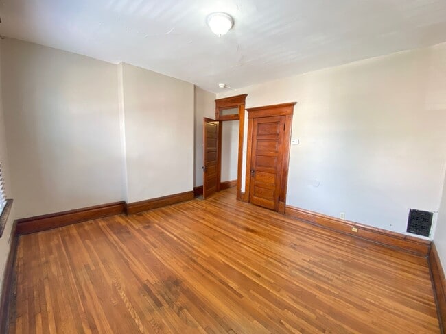 Photo - 1467 Worthington St Unit 1469 2
