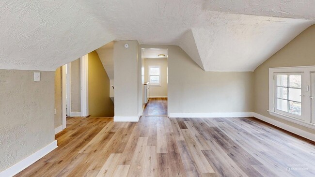 Building Photo - 294 Madison Ave Unit 294 Madison - 1/2 UP Rental