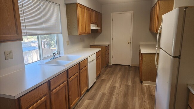 Photo - 3 bed, 2 bath - Spacious upstairs duplex o...