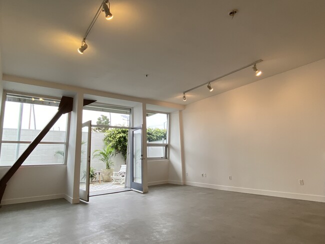 Building Photo - 615 Hampton Dr Unit A108