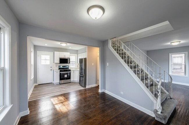 Photo - 237 E 143rd St