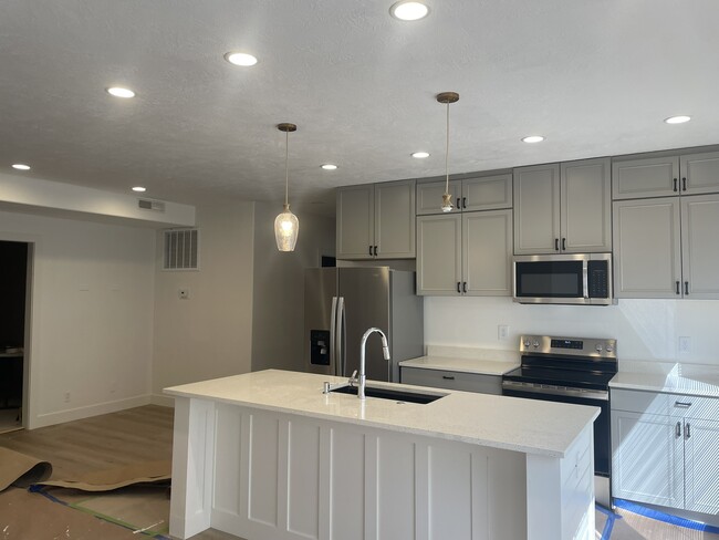 Photo - 222 W Golden Eagle Cir Unidad Basement Apartment