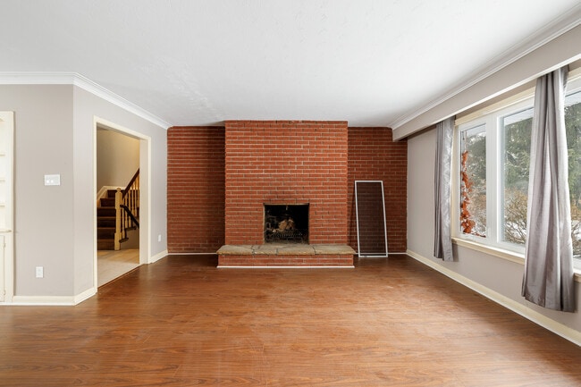 Building Photo - 272 Pinehurst Dr