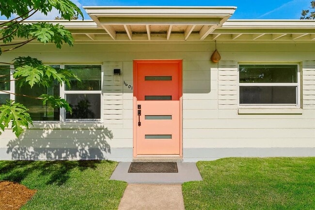 Building Photo - 1601 Triangle Ave