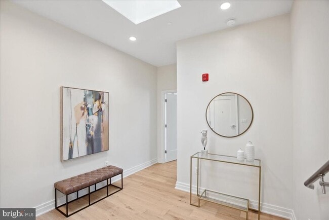 Building Photo - 923 V St NW Unit 601