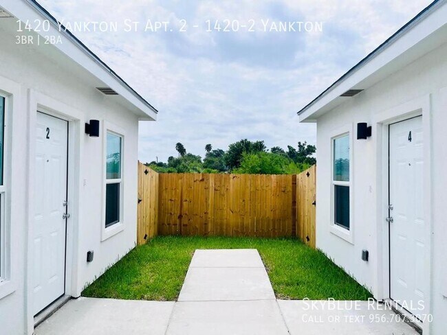 Photo - 1420 S Yankton St Unidad 1420-2 Yankton