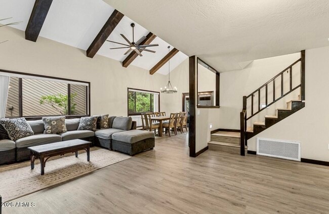 2803 N Carefree Cir