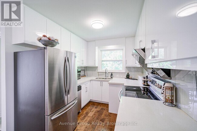 Photo - 306 Wenlock Ave