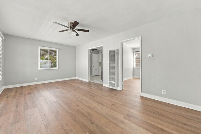 294-294 E 18th St Unidad 294 E 18th Street