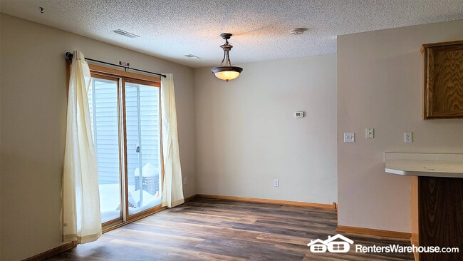 Photo - 637 Meadow Ln