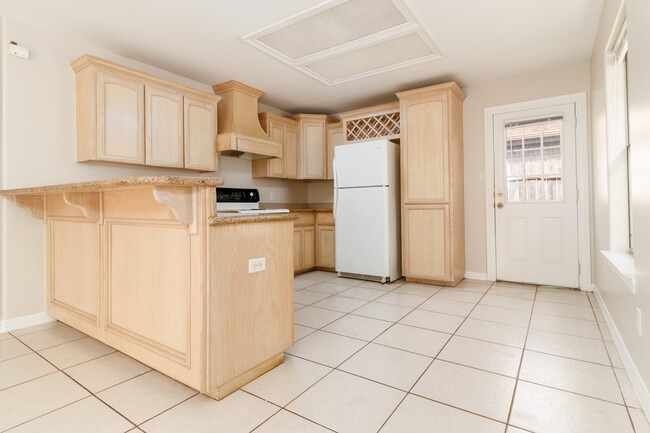 Photo - 1908 Bahamas Dr Unit 2