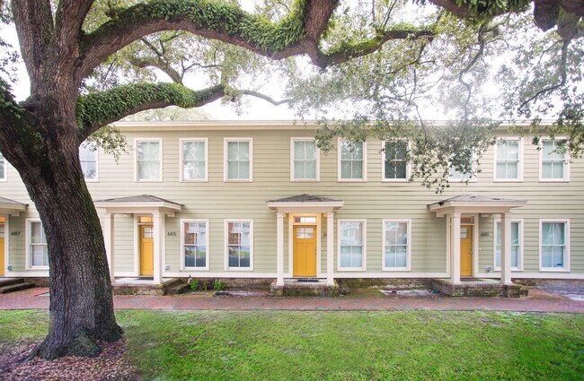 554 Nicoll St Unit 554