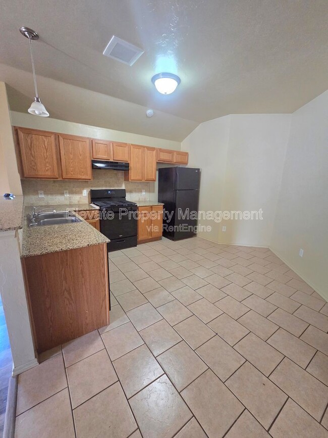 Photo - 922 West Prairie Wind Way