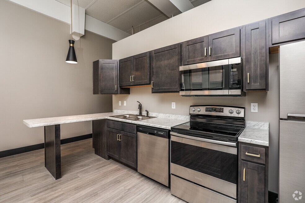 1BR, 1BA - 650 SF