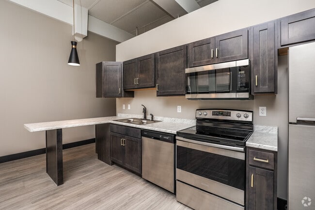 1BR, 1BA - 650 SF