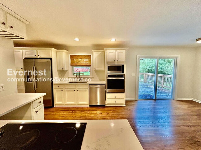 Photo - 210 Pinetree Cir