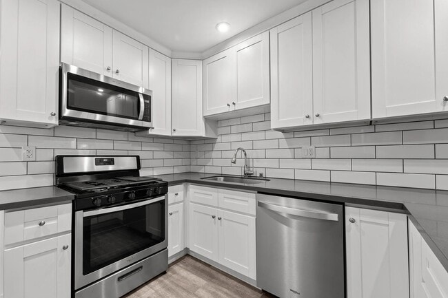 Photo - 1240 W 29th St Unidad 7