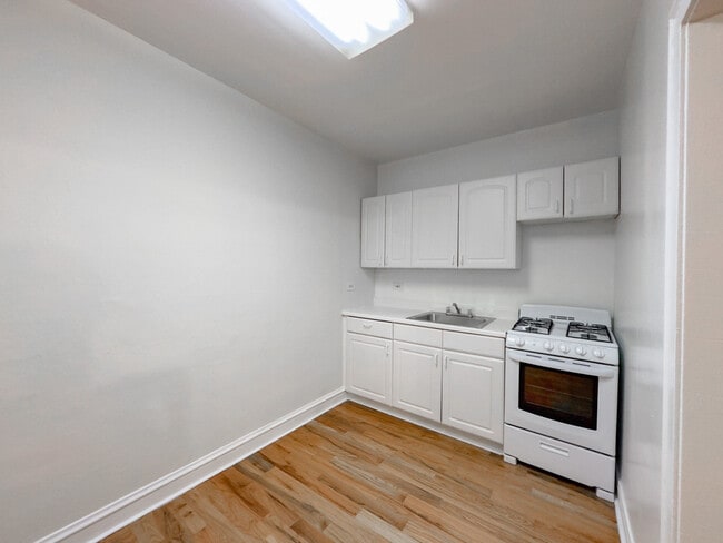 Photo - 545 W Wellington Ave Unit 402