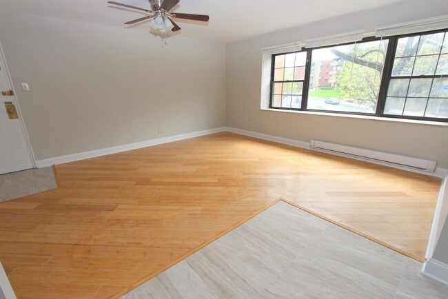 Photo - BENTLEY APARTMENTS -- 021