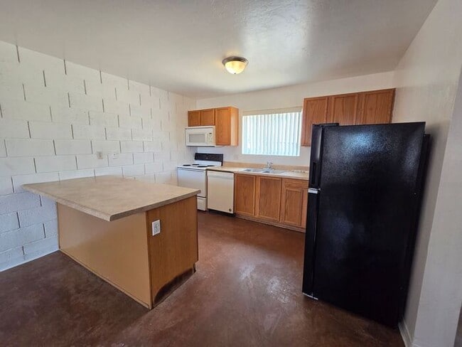 102 E Mohave Rd