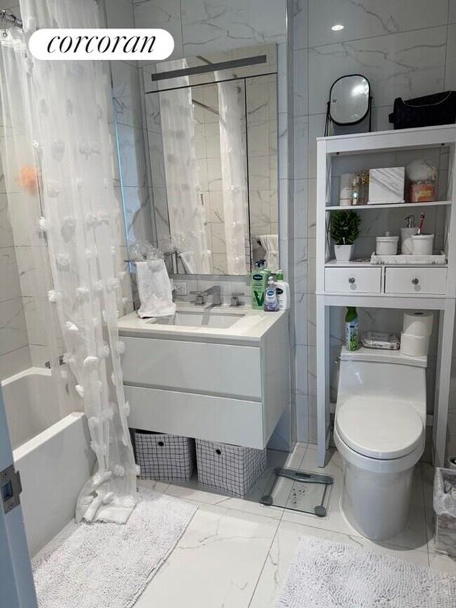 Photo - 222 E 44th St