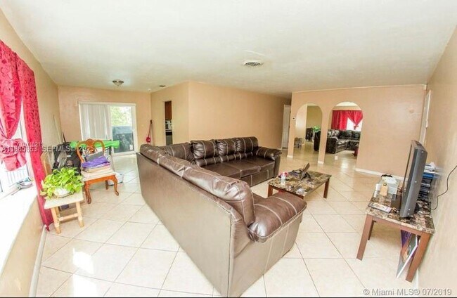 Photo - 5333 NW 18th St Unit 3A