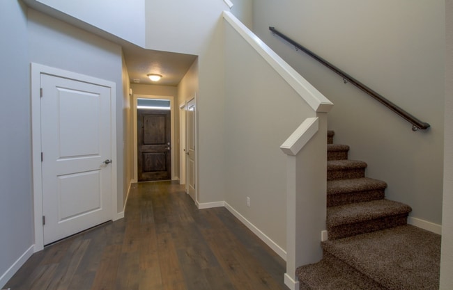 Building Photo - Beautiful 3 Bedroom 2.5 Bathroom with Prim... Rental