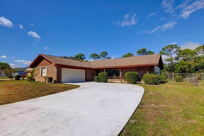 Building Photo - 543 SE Greenway Terrace