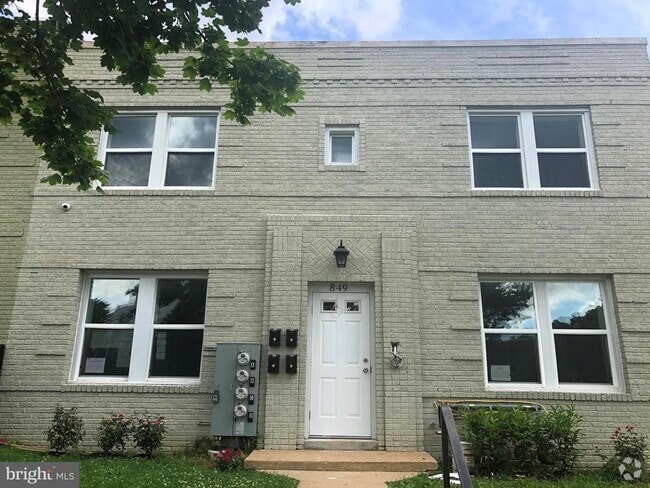 Building Photo - 849 19th St NE Rental
