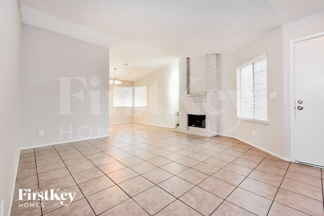 Photo - 2359 Los Feliz St